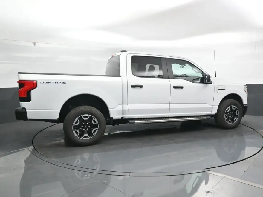 2023 Ford F-150 Lightning photo 1