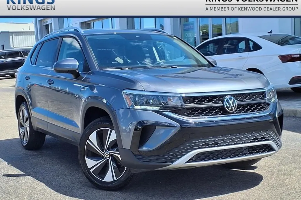 2024 Volkswagen Taos SE photo 1