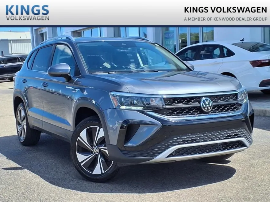 2024 Volkswagen Taos SE photo 1