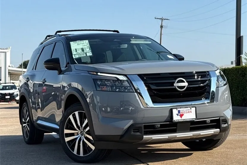 2025 Nissan Pathfinder Platinum photo 1
