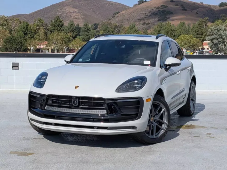 2025 Porsche Macan T photo 1