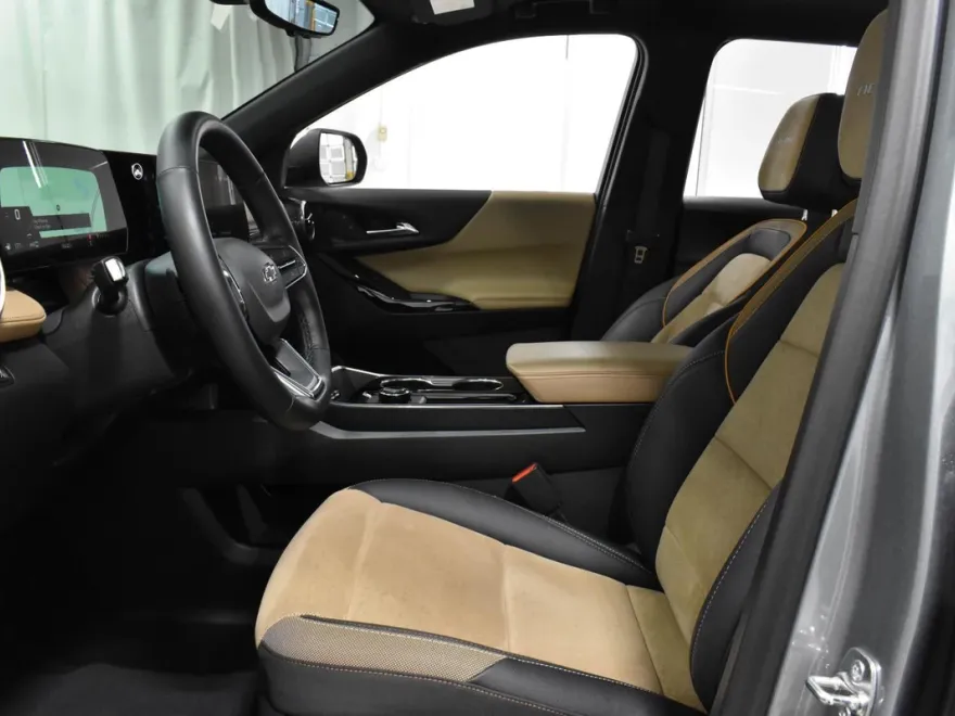 2025 Chevrolet Equinox ACTIV photo 1