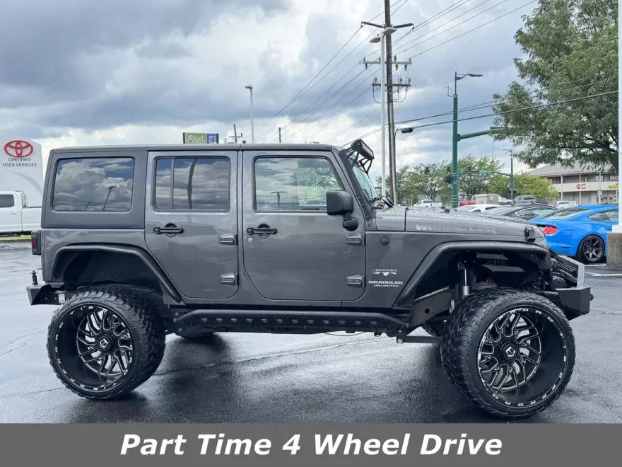 2017 Jeep Wrangler Unlimited Sahara photo 1