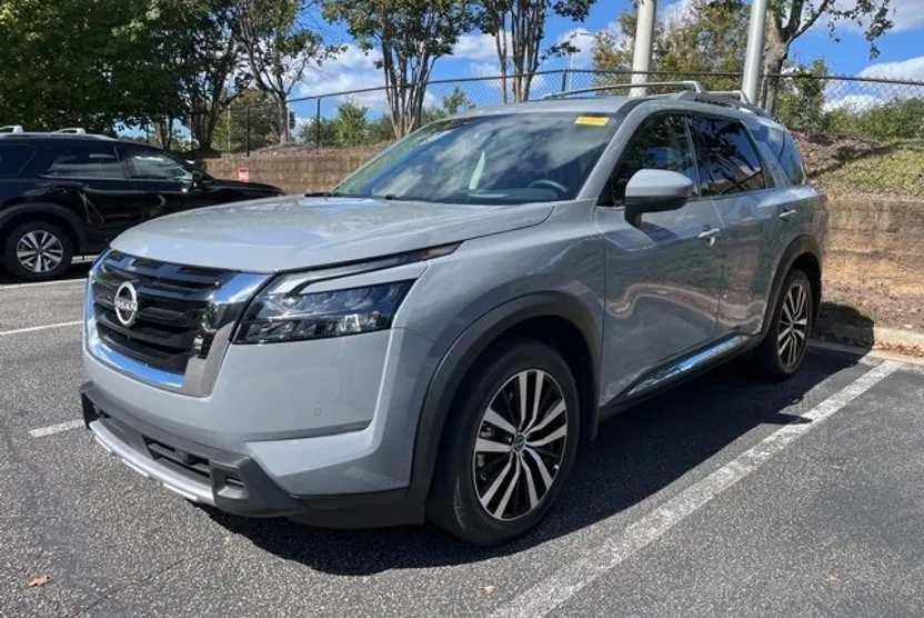 2025 Nissan Pathfinder Platinum photo 1