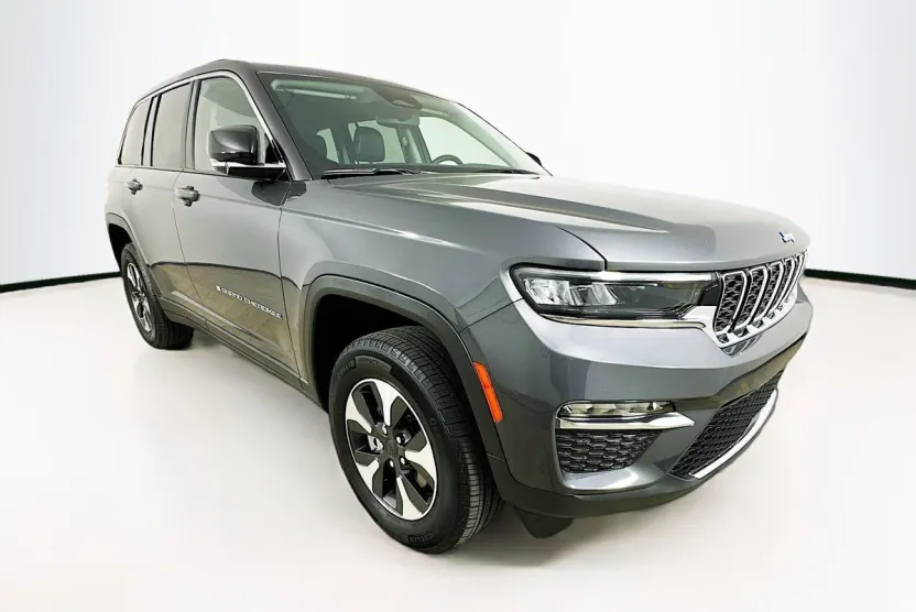 2023 Jeep Cherokee 4xe photo 1