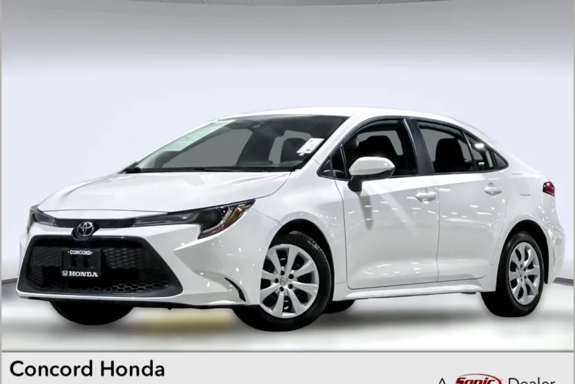 2022 Toyota Corolla LE photo 1