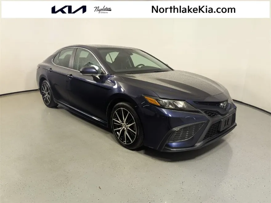 2022 Toyota Camry SE photo 1