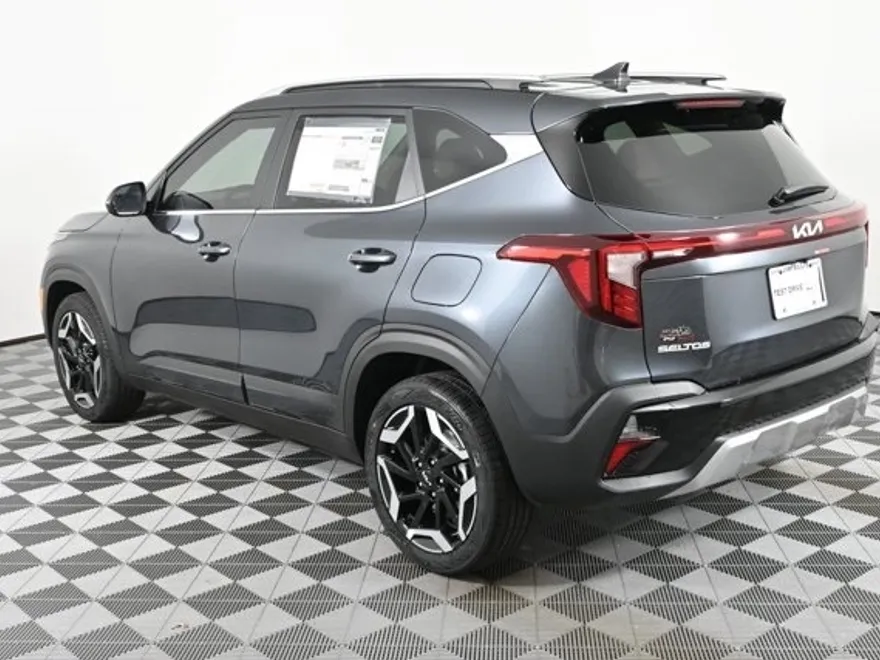 2024 Kia Seltos SX photo 1