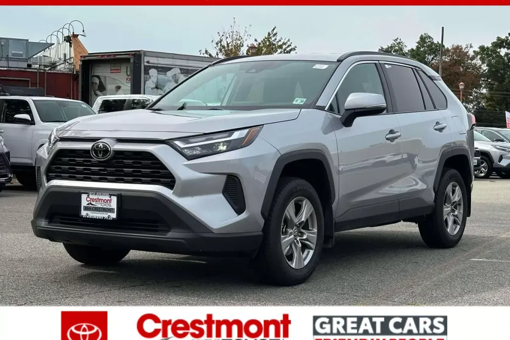 2025 Toyota RAV4 XLE photo 1