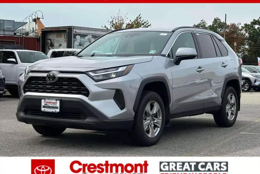 2025 Toyota RAV4 XLE photo 1