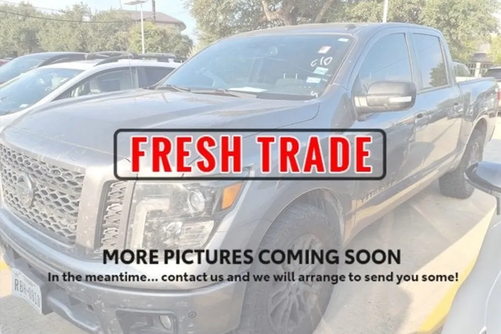 2019 Nissan Titan SV photo 1