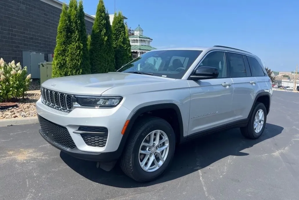 2025 Jeep Grand Cherokee Laredo X photo 1