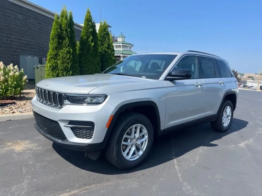 2025 Jeep Grand Cherokee Laredo X photo 1