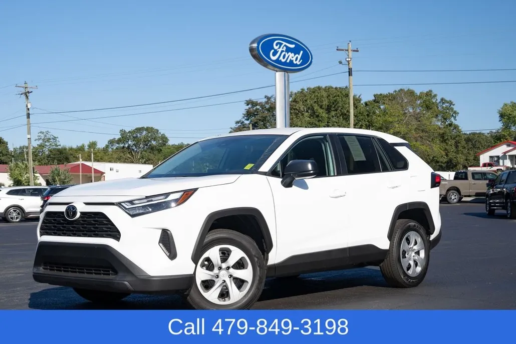 2024 Toyota RAV4 LE photo 1