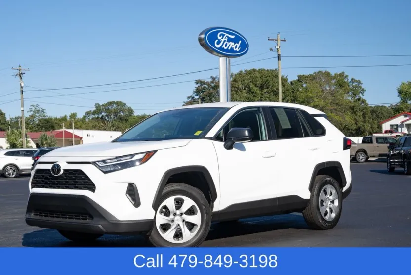 2024 Toyota RAV4 LE photo 1