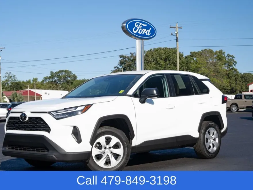 2024 Toyota RAV4 LE photo 1