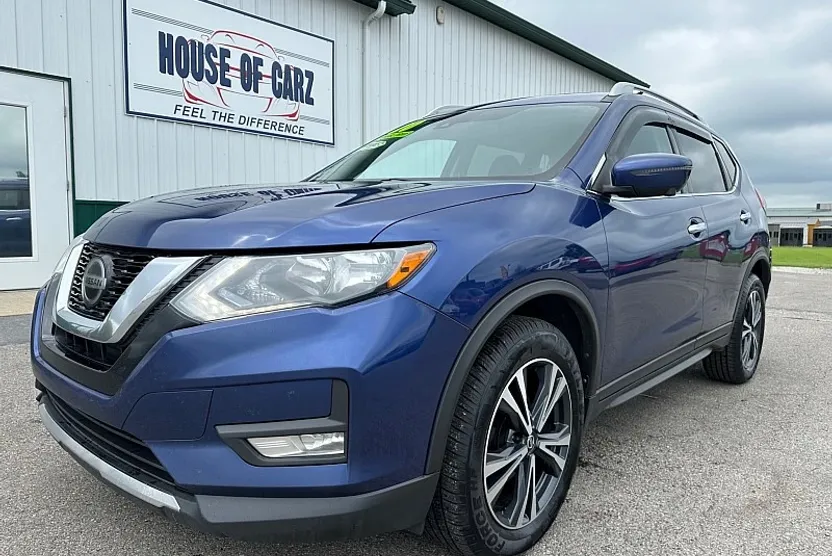 2020 Nissan Rogue SV photo 1