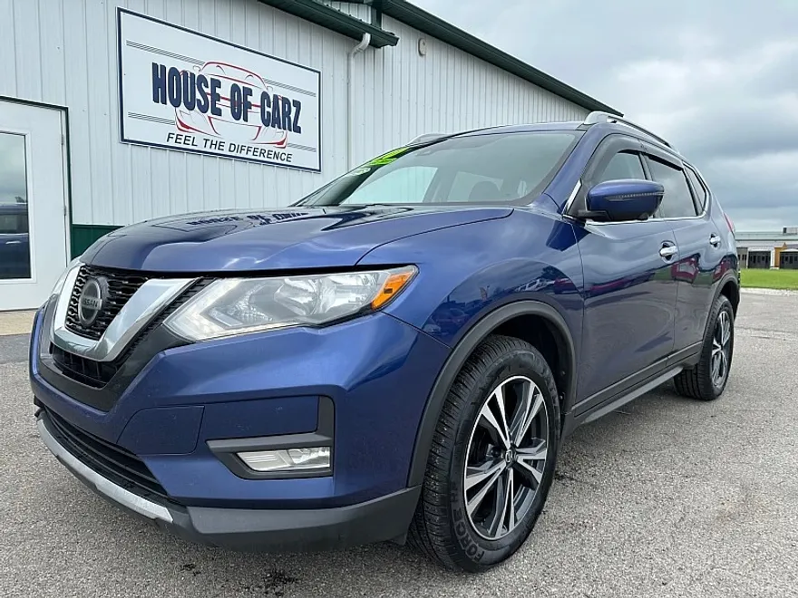 2020 Nissan Rogue SV photo 1