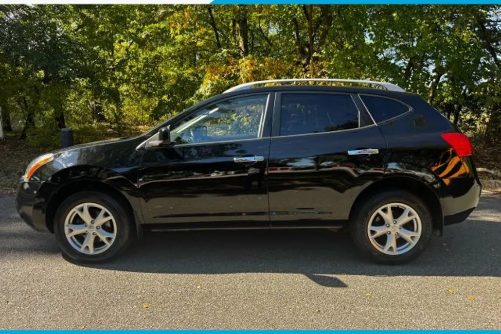 2010 Nissan Rogue SL photo 1