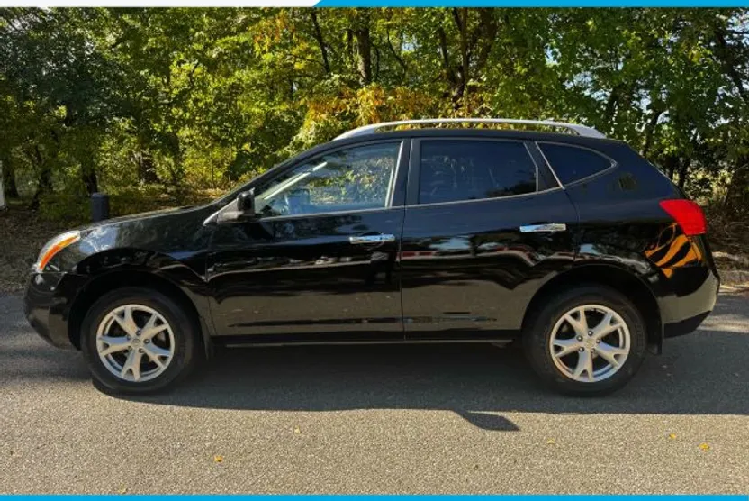 2010 Nissan Rogue SL photo 1