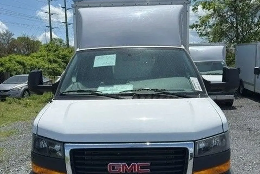 2025 Gmc Savana Cutaway 3500 photo 1