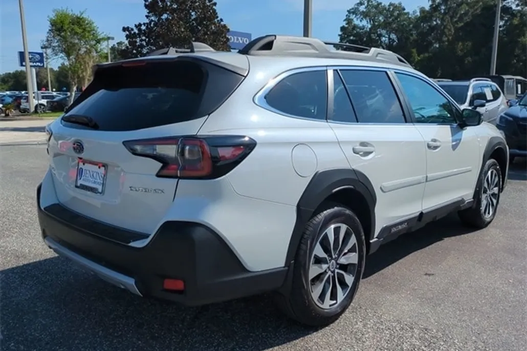 2025 Subaru Outback Limited photo 1