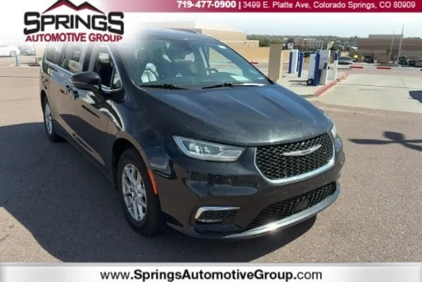 2022 Chrysler Pacifica Touring L photo 1