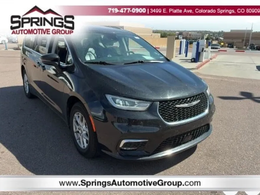 2022 Chrysler Pacifica Touring L photo 1