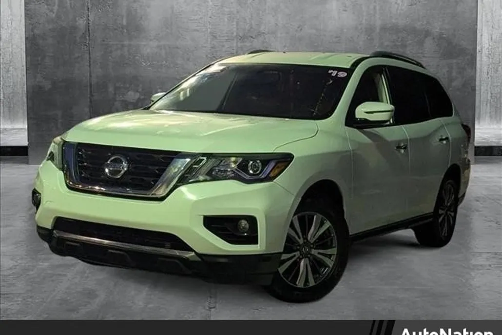2019 Nissan Pathfinder SV photo 1