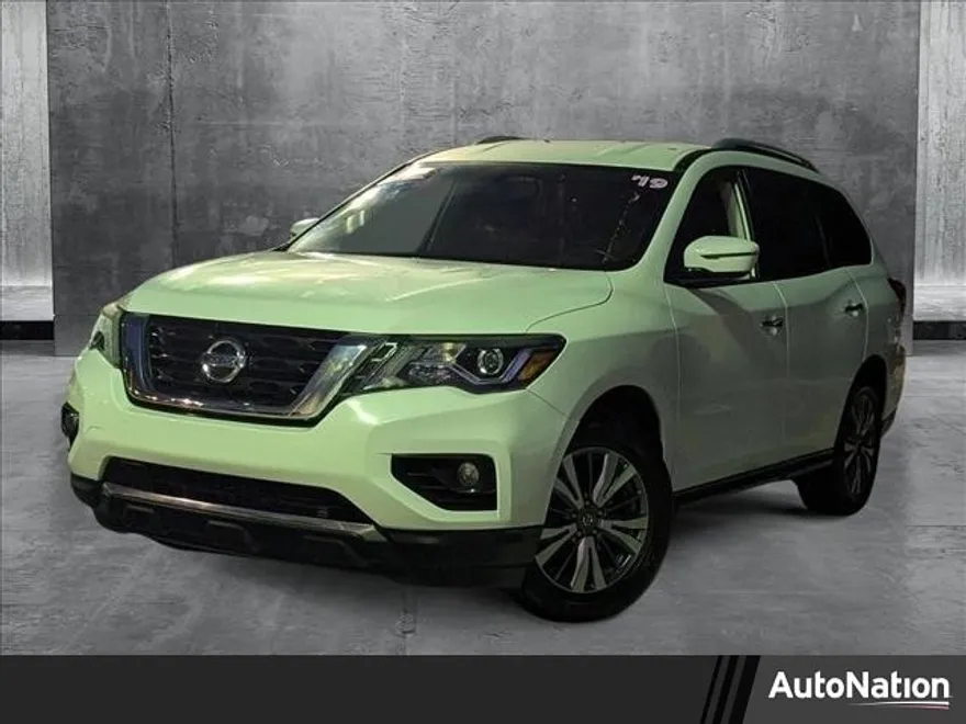 2019 Nissan Pathfinder SV photo 1