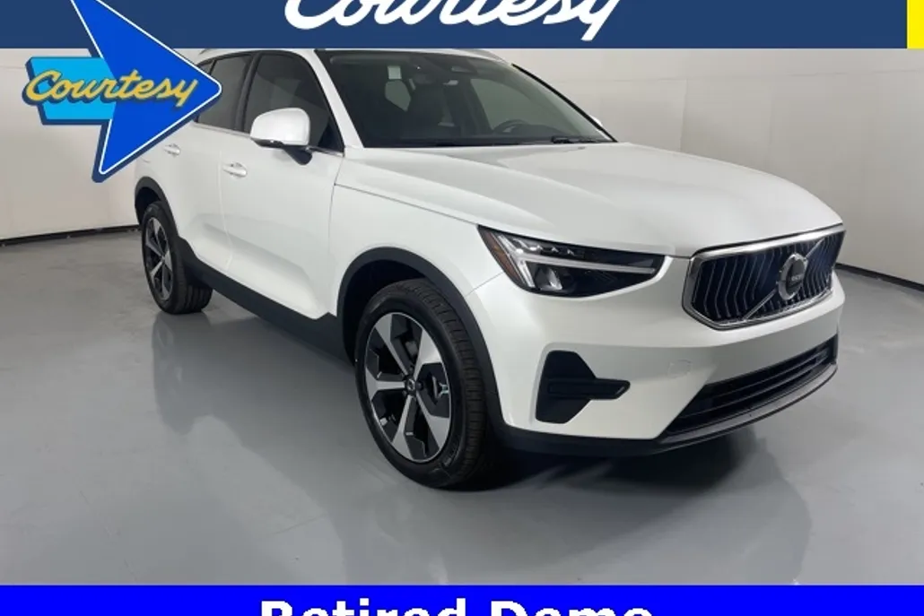2025 Volvo XC40 Core photo 1