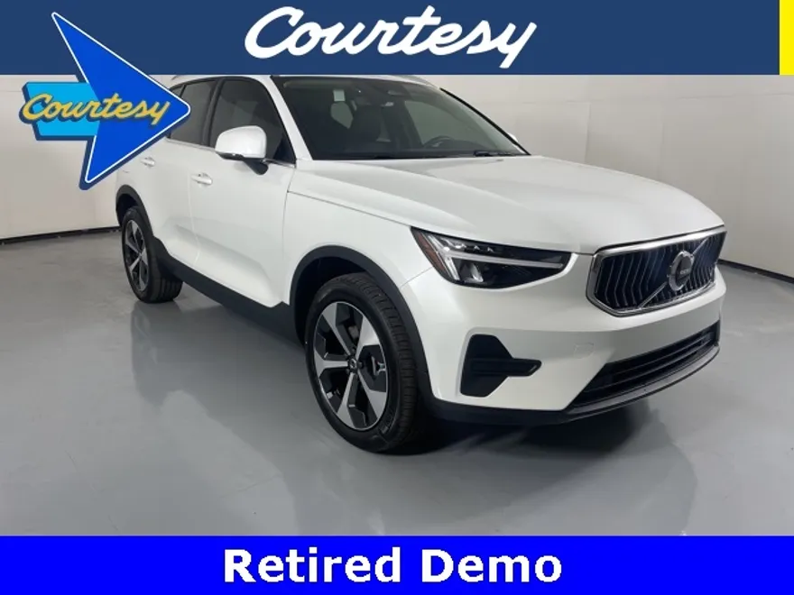 2025 Volvo XC40 Core photo 1