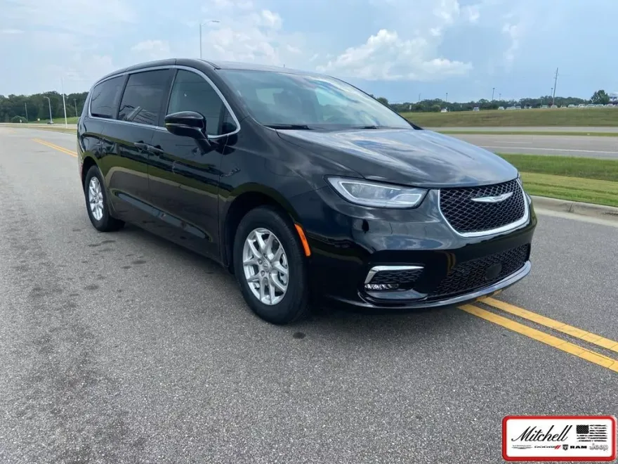 2026 Chrysler Pacifica photo 1