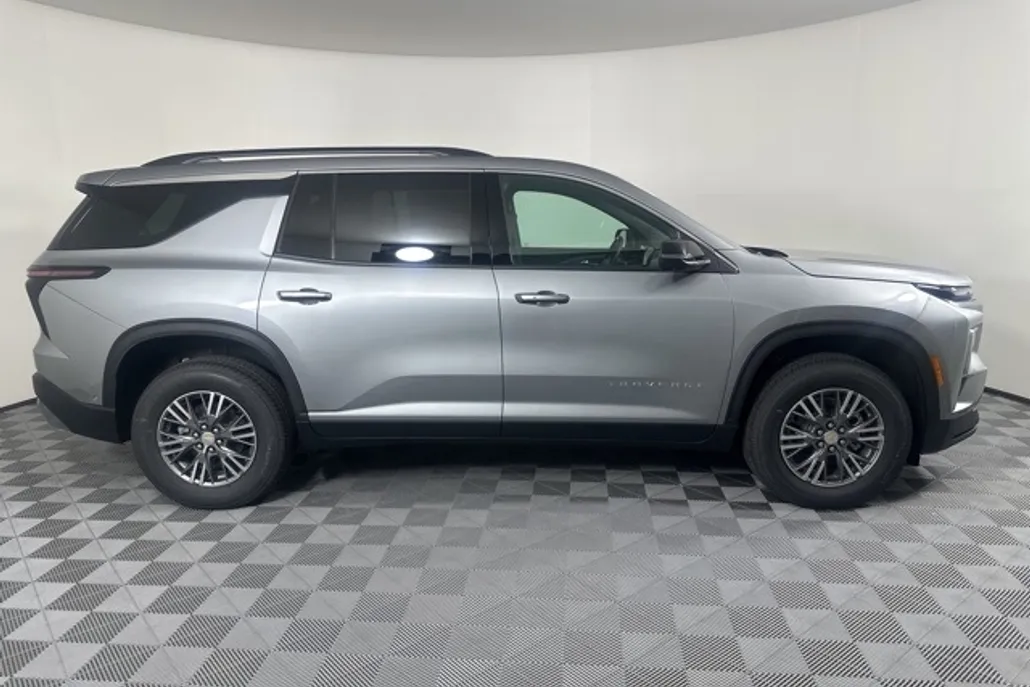 2026 Chevrolet Traverse photo 1