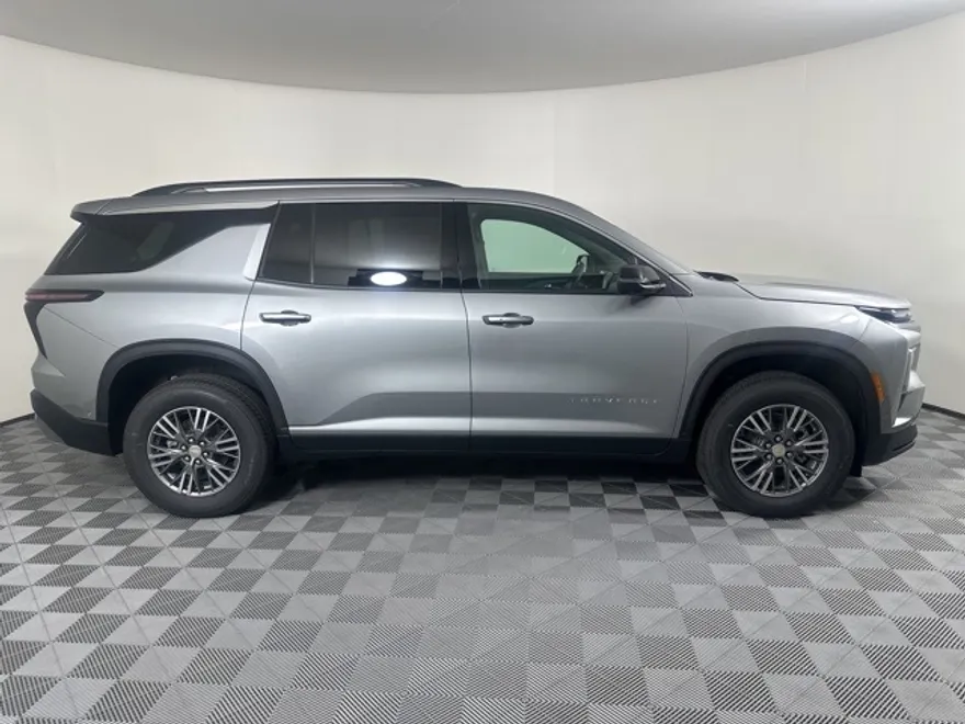 2026 Chevrolet Traverse photo 1