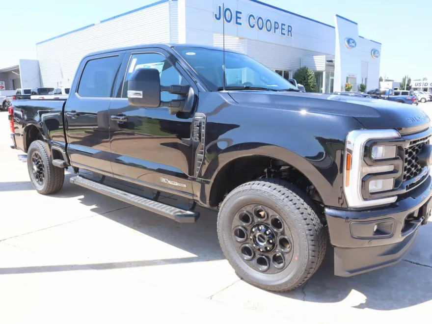 2025 Ford F-250 Lariat photo 1
