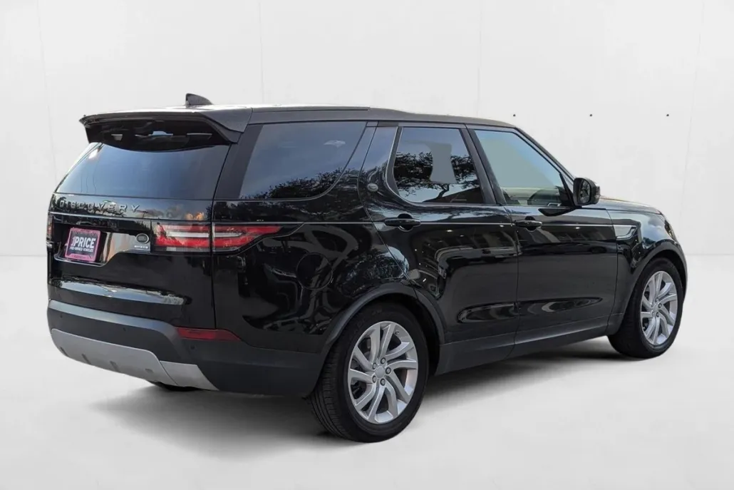 2017 Land Rover Discovery HSE photo 1