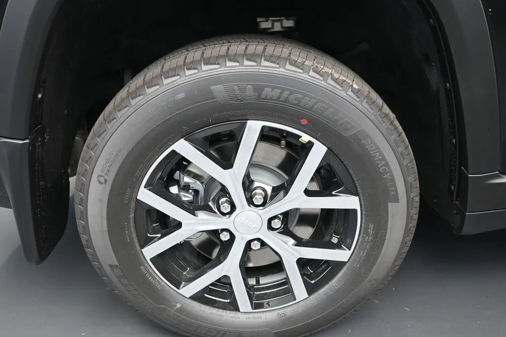 2025 Jeep Grand Cherokee Limited photo 1