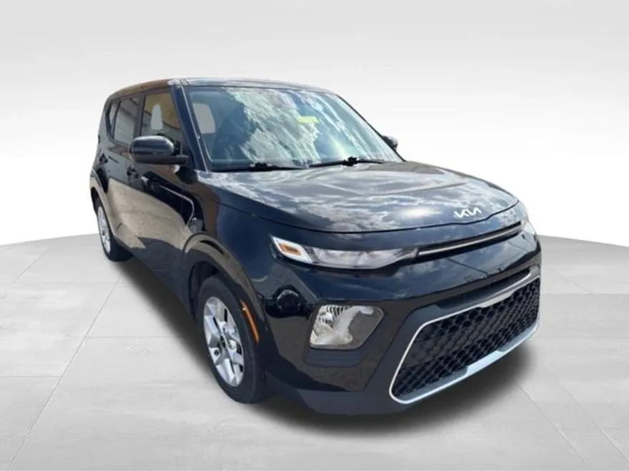 2022 Kia Soul S photo 1