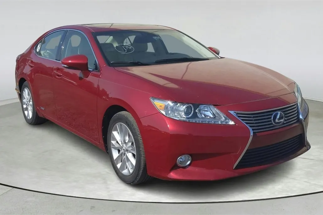 2013 Lexus ES 300h photo 1