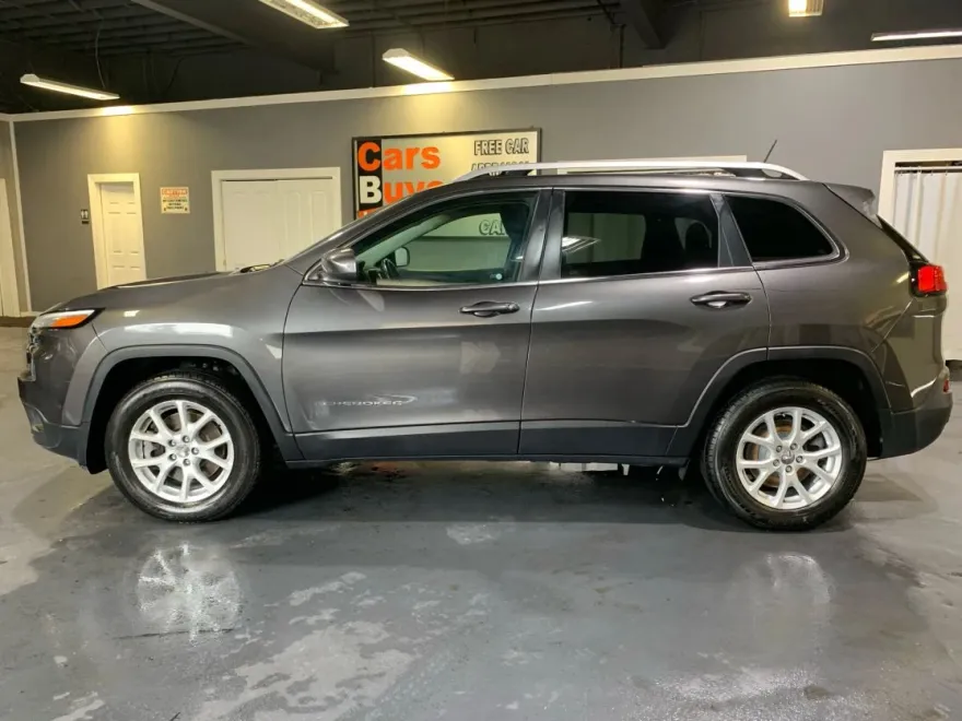 2017 Jeep Cherokee Latitude Sport photo 1
