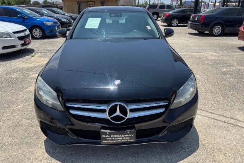 2017 Mercedes Benz C 300 Luxury photo 1