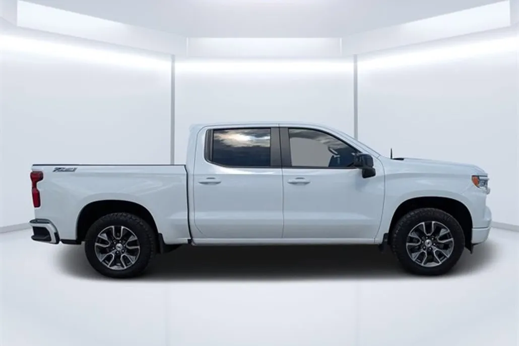 2024 Chevrolet Silverado 1500 RST photo 1