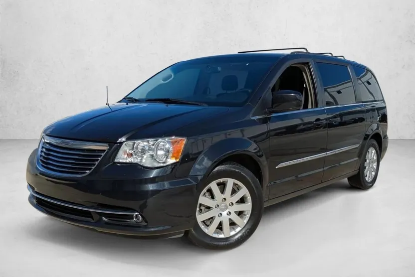2016 Chrysler Town & Country Touring photo 1