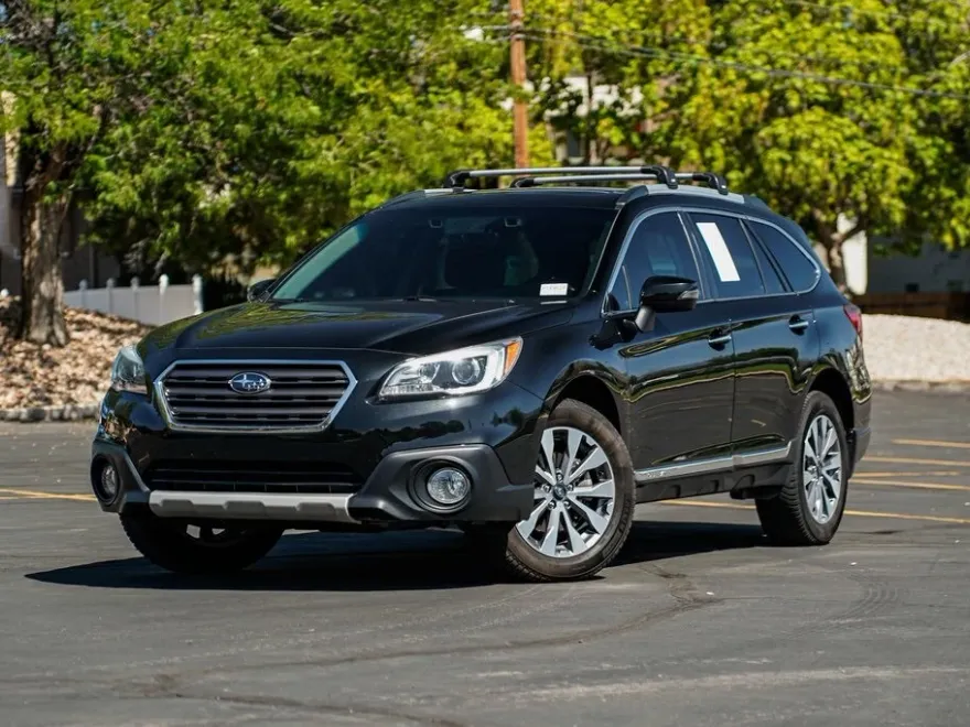 2017 Subaru Outback 3.6R Touring photo 1