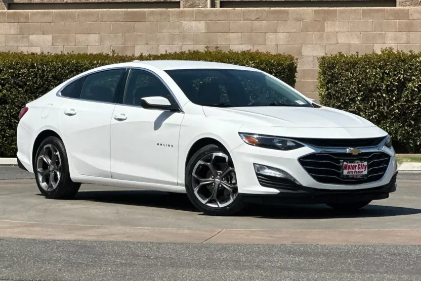 2022 Chevrolet Malibu 1LT photo 1