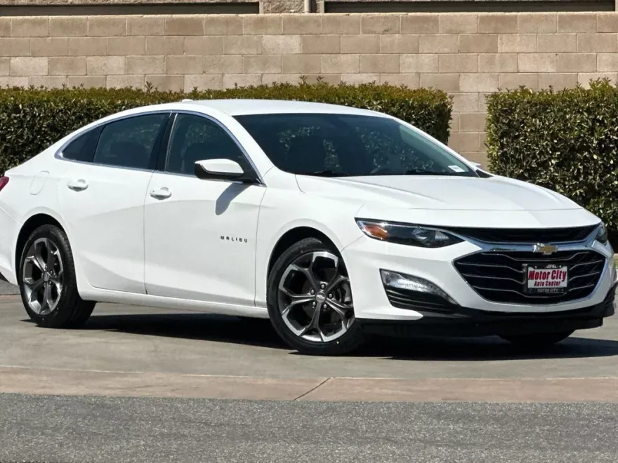 2022 Chevrolet Malibu 1LT photo 1