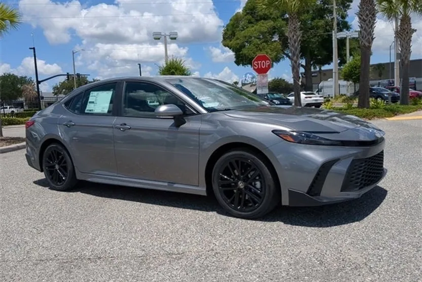2026 Toyota Camry SE photo 1