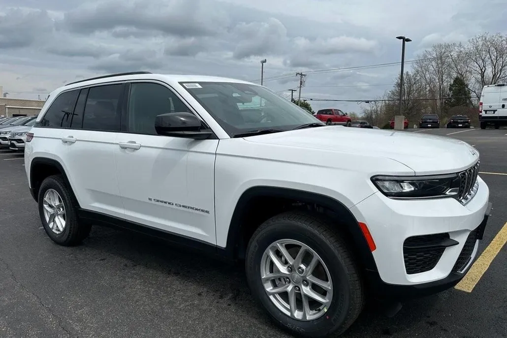 2025 Jeep Grand Cherokee Laredo X photo 1