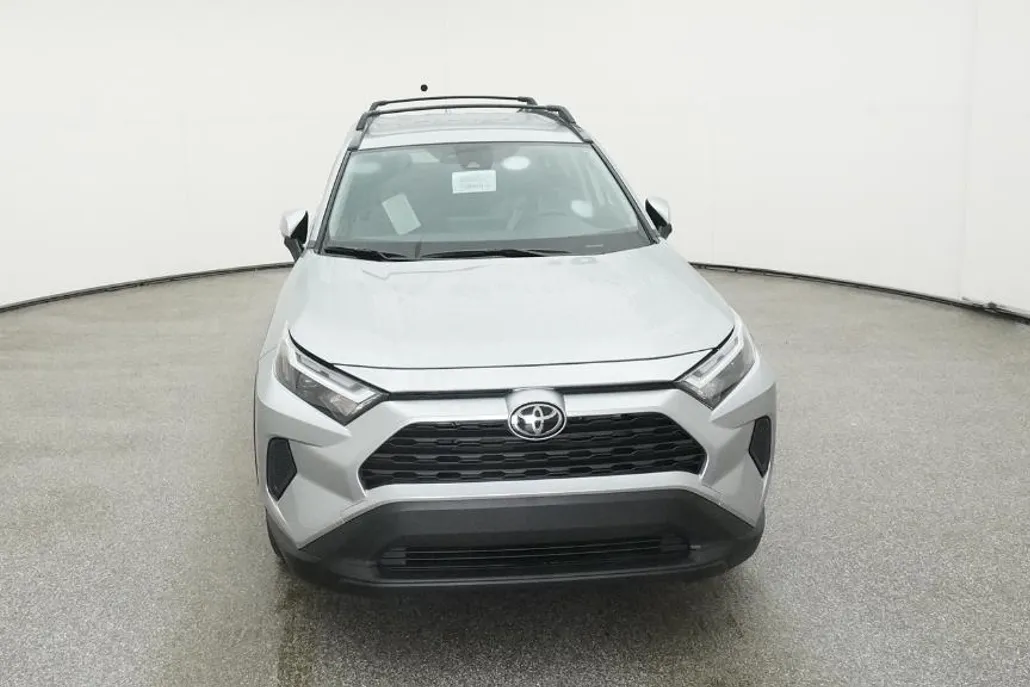2025 Toyota RAV4 XLE photo 1